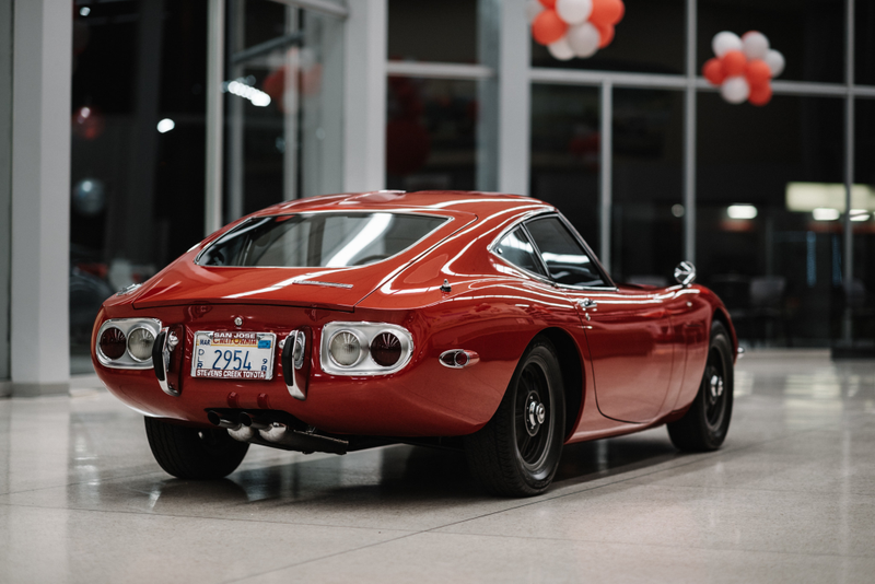 Illustration for article titled Hey, Let's Rob Some Banks To Buy This Perfect Left-Hand-Drive Toyota 2000GT